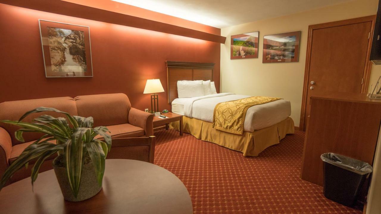 Shepherd Mountain Inn & Suites Pilot Knob Dış mekan fotoğraf