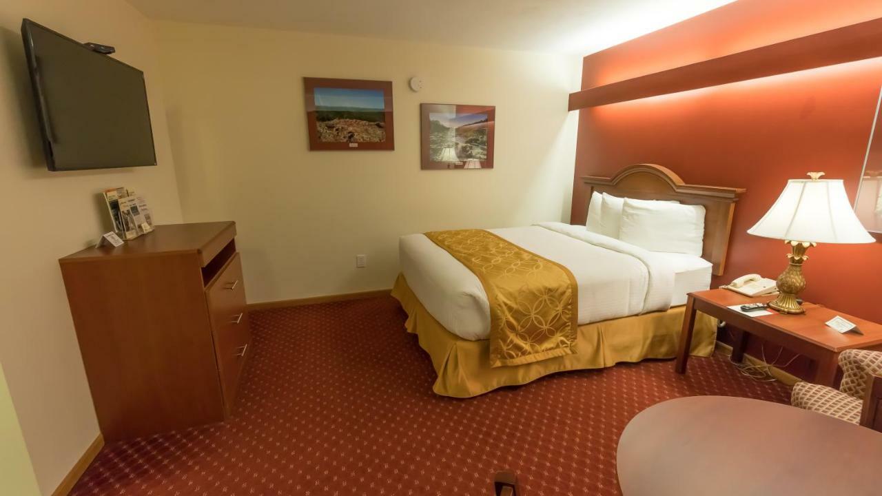 Shepherd Mountain Inn & Suites Pilot Knob Dış mekan fotoğraf