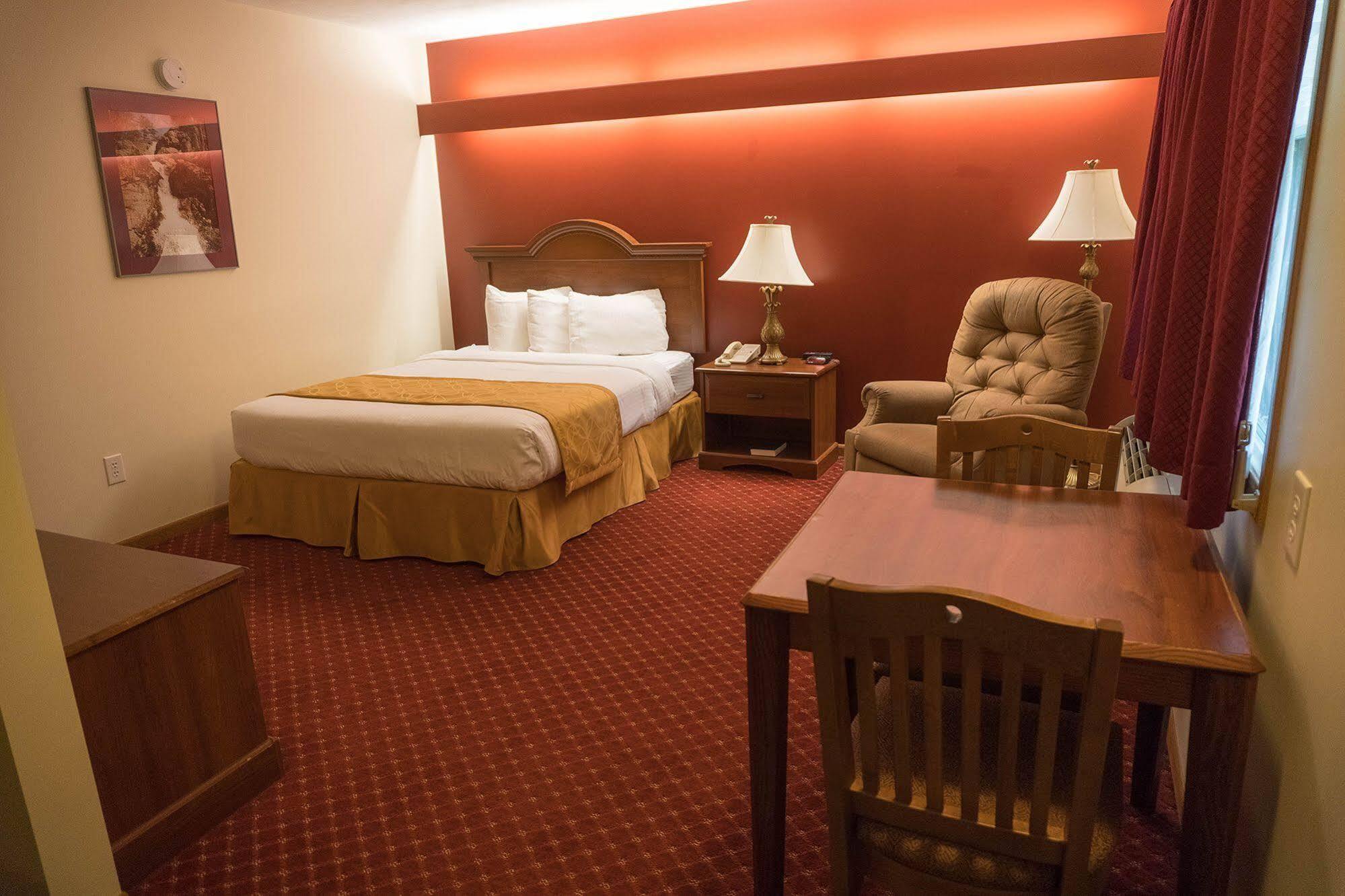 Shepherd Mountain Inn & Suites Pilot Knob Dış mekan fotoğraf