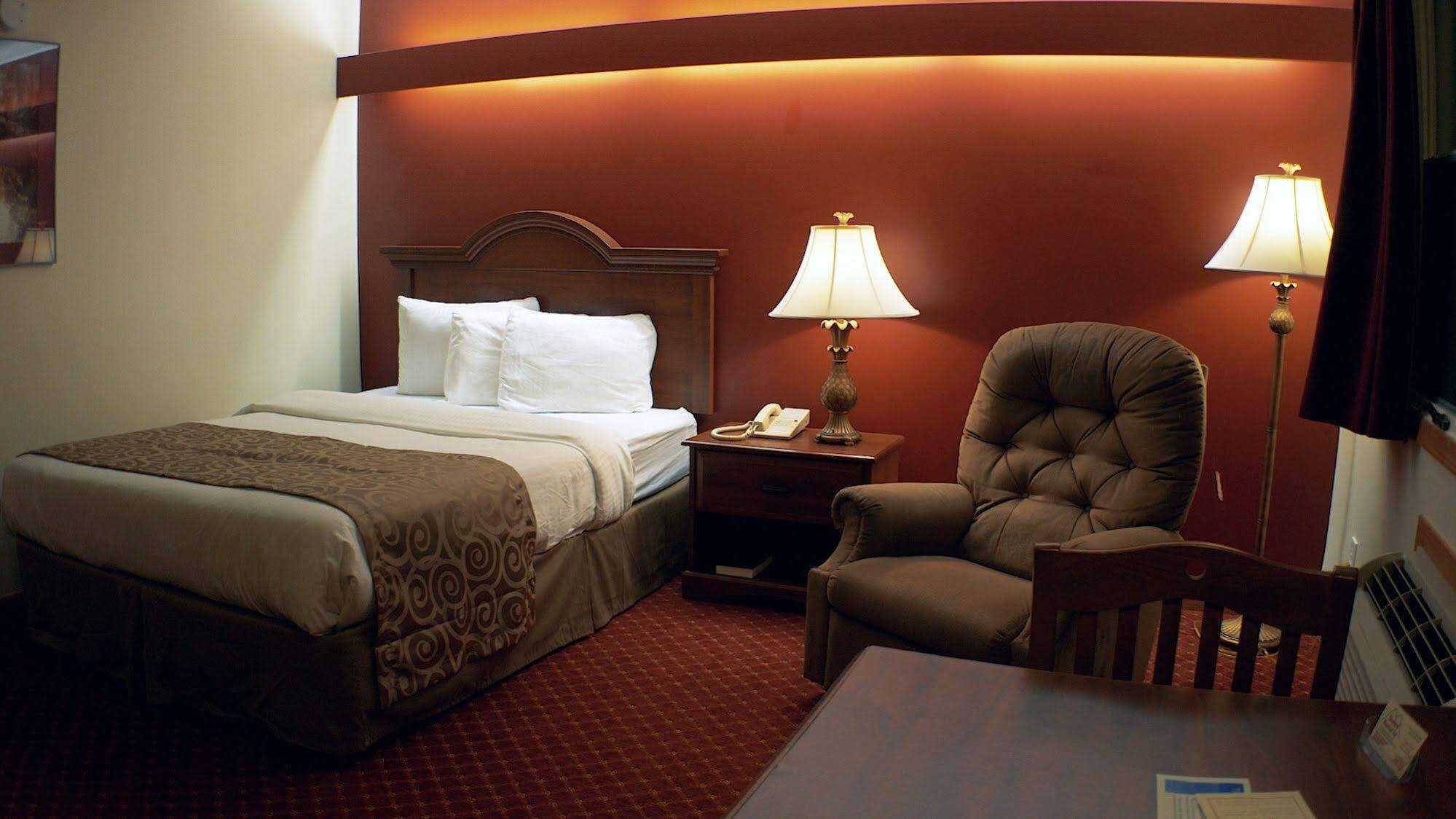 Shepherd Mountain Inn & Suites Pilot Knob Dış mekan fotoğraf